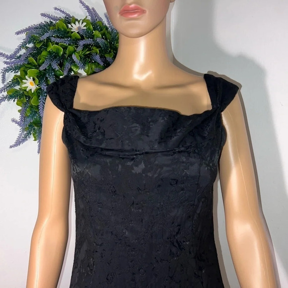 Notice, 6, black lace overlay cocktail dress ruched neckline, square back, zip - Picture 3 of 10